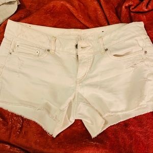 Whit stressed shorts